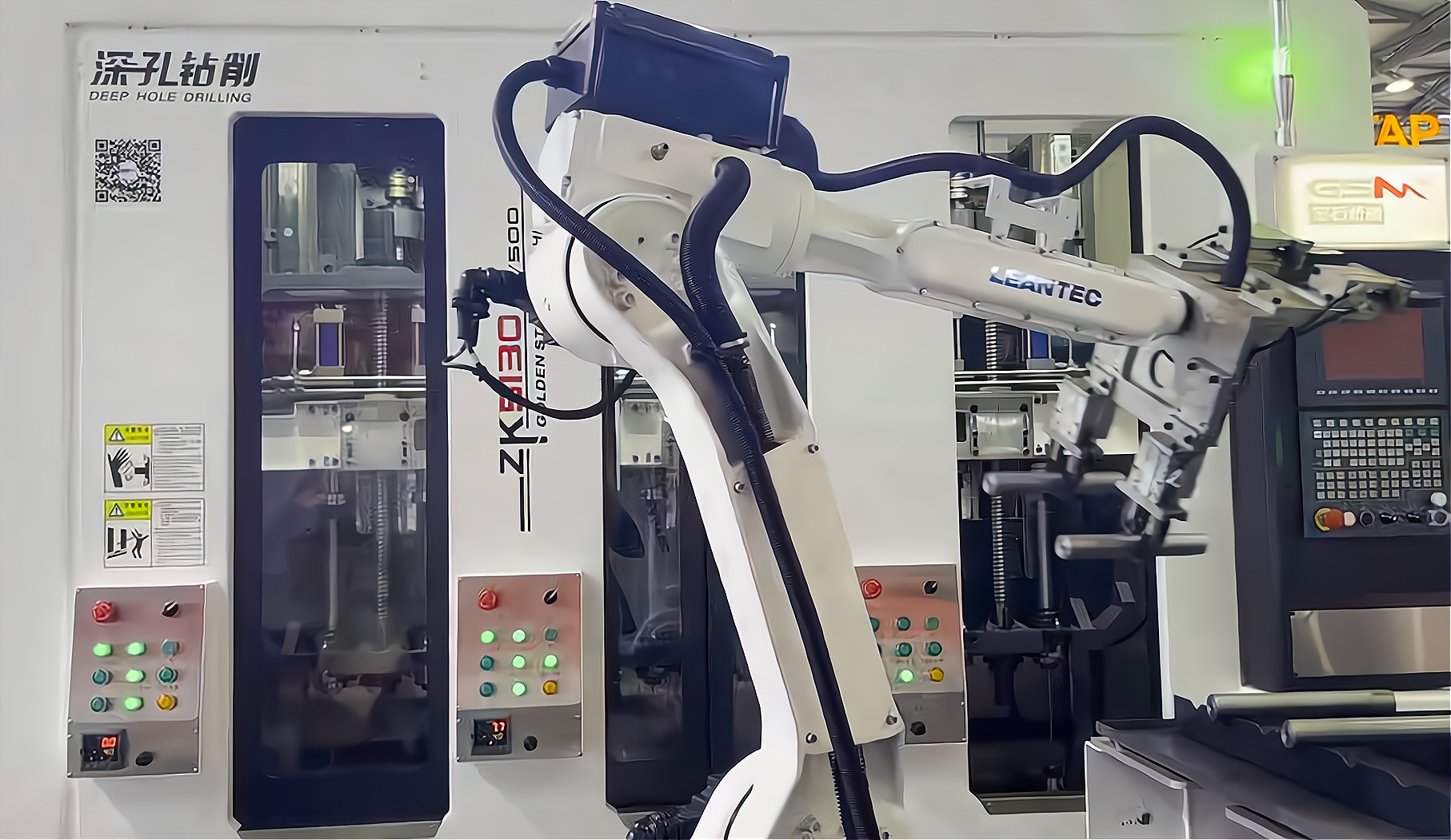 ZK5120×6/500 倒立六軸深孔鉆床配置六軸機器人，加工新能源電機軸單機自動化
